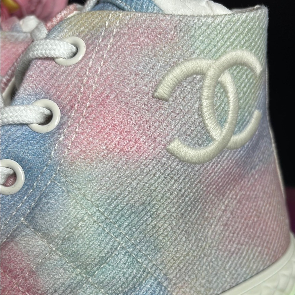 🫧CHANEL🫧🌈⭐️HOST PICK⭐️📣📣Pastel High-Top Sneakers 38.5 - Picture 4 of 14